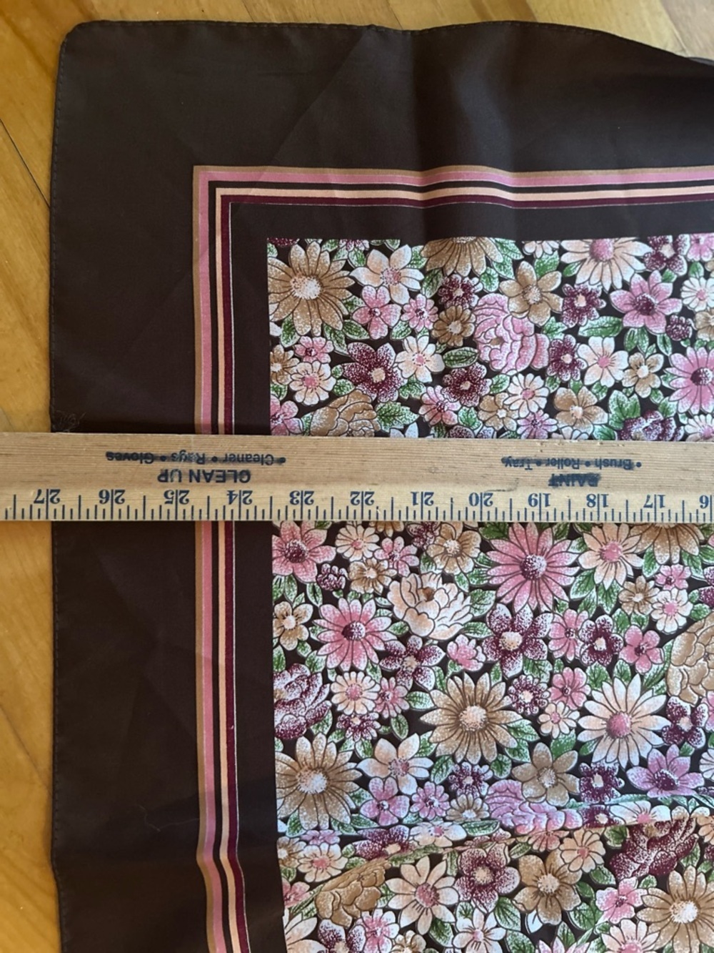 ✌️4 for $20✌️ Vintage nylon scarf - Picture 6 of 7